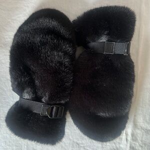 FAUX FUR BLACK MITTENS (ATHLETA)